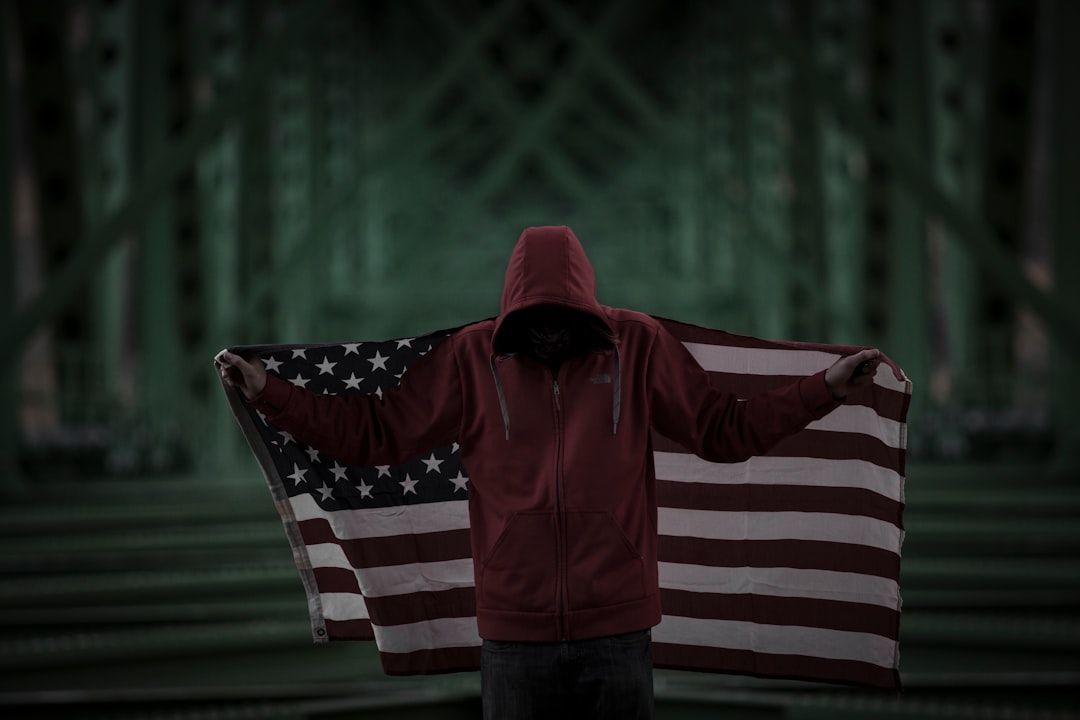 découvrez tout sur le chien american bully : origine, caractéristiques, tempérament, éducation et conseils pour bien s’en occuper. idéal pour les familles actives et passionnées de chiens robustes.