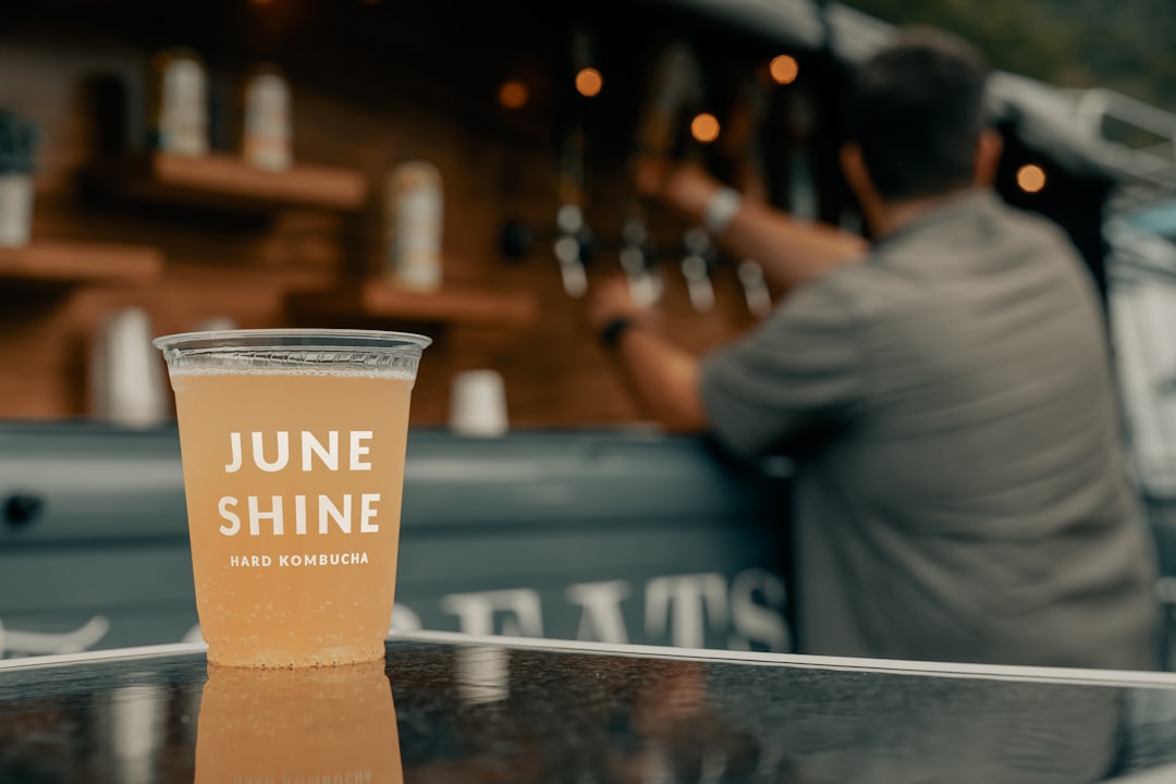 découvrez tout ce qu’il faut savoir sur les puces : cycle de vie, dangers, prévention et solutions efficaces pour protéger vos animaux et votre maison.